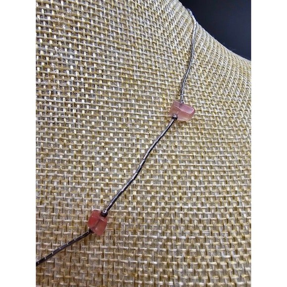 Silver Necklace with pink stone chips (Pink Quartz possibly) Barrel Closure 17"L - Picture 3 of 4